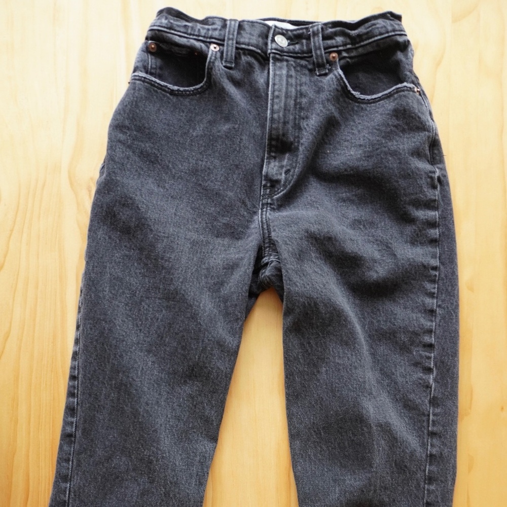 Size 26 Abercrombie The '90s Straight Ultra High Rise Curve Love (Black)